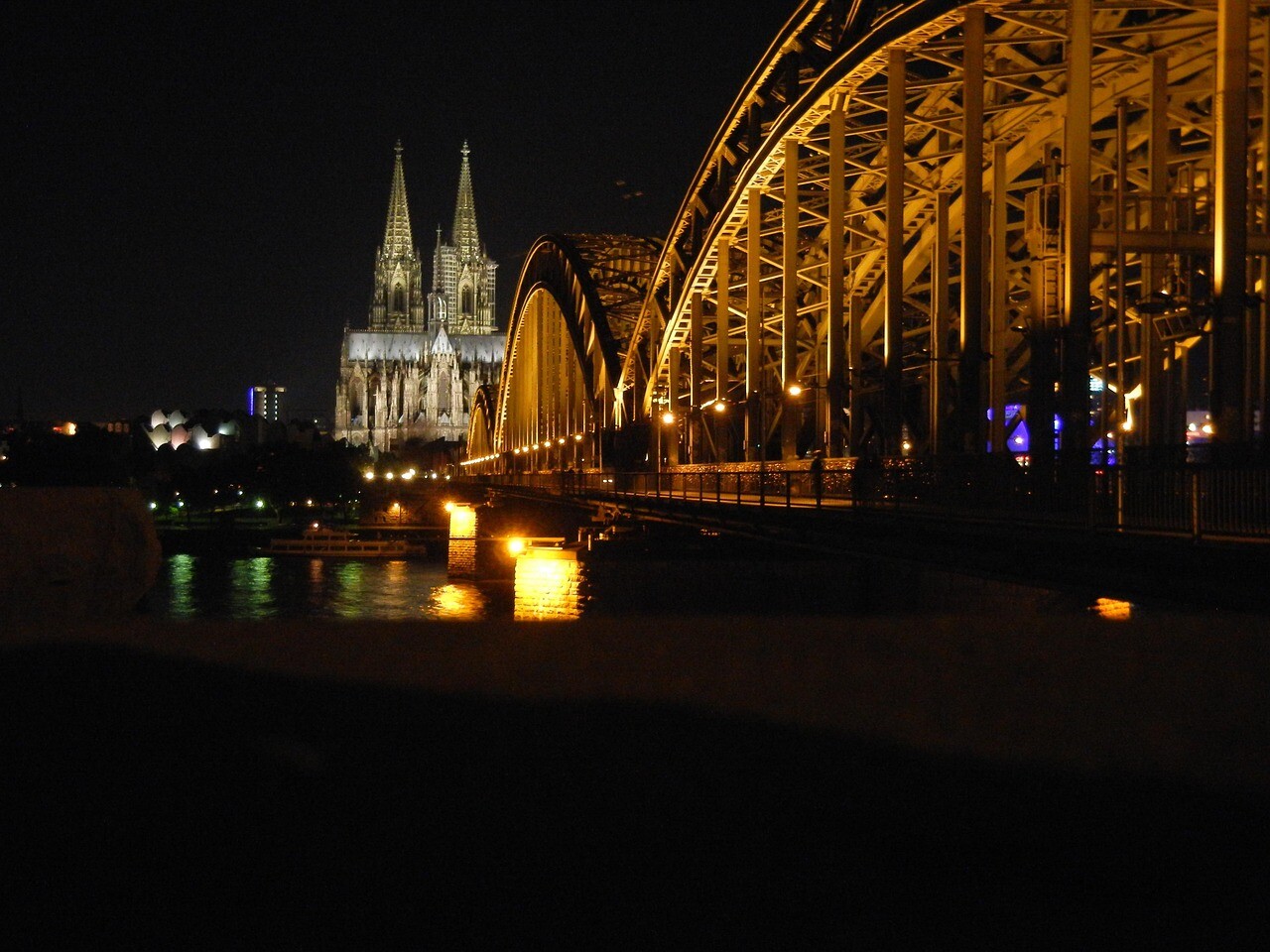 Null Uhr fünf Domplatte